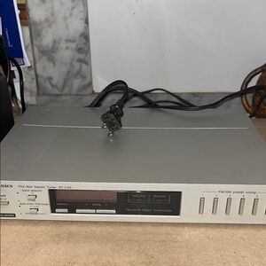 Technics Silver Stereo Tuner with Digital Display STC04